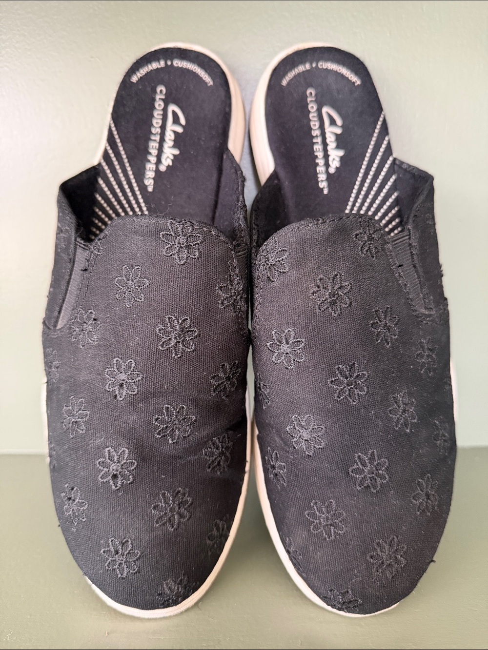 Clarks Cloudsteppers Women’s Black Embroidered Slip-on Mules - Size 8